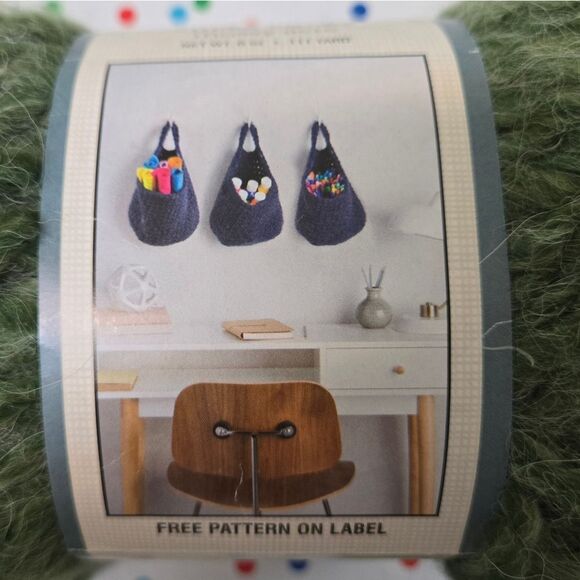 🎃🎃🎃 Yarn Bee Effortless Super Bulky Yarn in Mossy Acre 6 Oz Per Skein - Picture 9 of 12